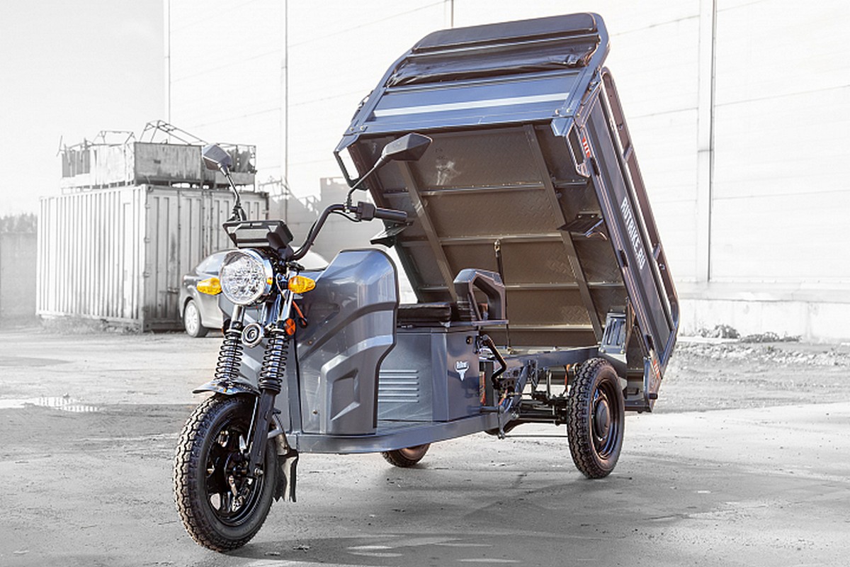 Грузовой электротрицикл RuTrike Мастер 1500 60V1000W 024452-2814 черный матовый 1200_800