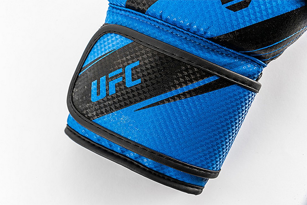 Боксерские перчатки UFC PRO Performance Rush Blue,12oz 1050_700